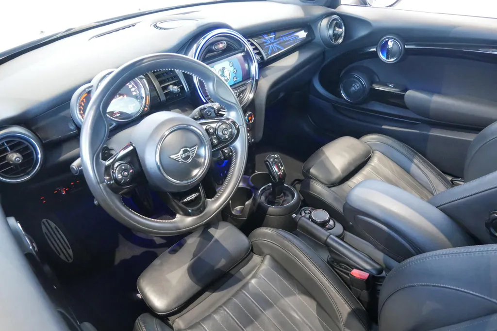 MINI 3-Deurs 2.0 Cooper S Knightsbridge Edition *Automaat*Navigatie*Parkeersensoren*Climate Control*Schuif/Kanteldak*Stoelverwarming*Harman Kardon Audio*Lederen interieur*Vol opties!