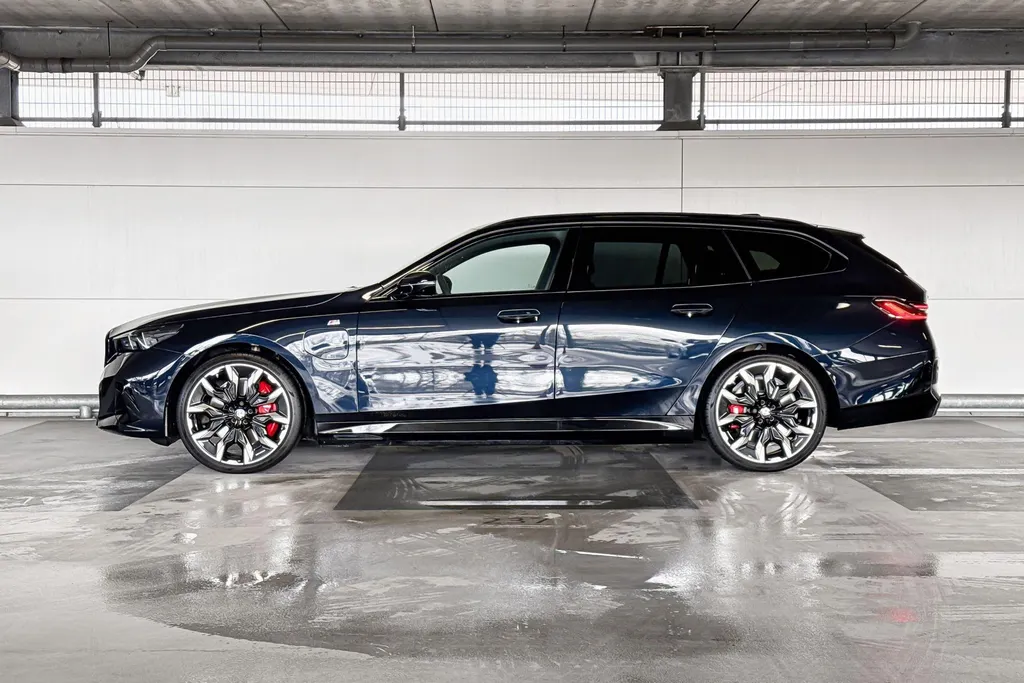 BMW 5 Serie Touring 550e xDrive