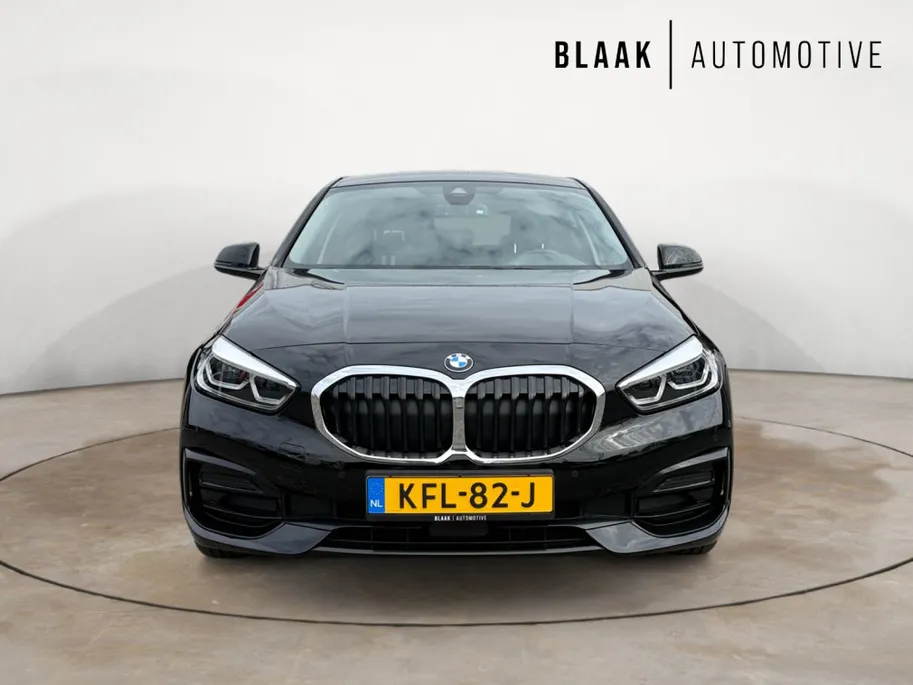 BMW 1 Serie Limousine 118i Sport Line Apple/Android draadloos | Automaat | Climate Con