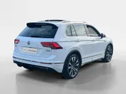 Volkswagen Tiguan 2.0 TSi DSG-aut. 4Motion Highline R-Line NL Auto | 11-2017 | Pano dak | Trekhaak | 20' | Stoelverwarming | Etc.