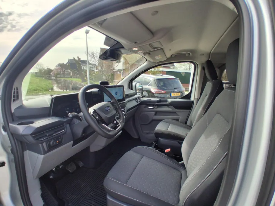 Ford Transit Custom 2.5 PHEV 233 pk L2H1 320 Limited Dubbele cabine