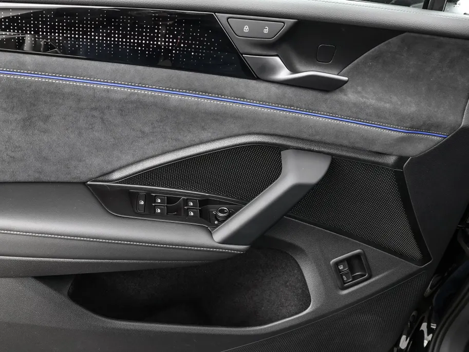 Volkswagen Tiguan R-Line Edition 1.5 eHybrid 204 PK 6 versn. DSG · Black Style Pakket · Panoramaschuif-kanteldak · Comfort Pakket Plus · Interieur Style Pakket · Prijs is inclusief inruilpremie ·