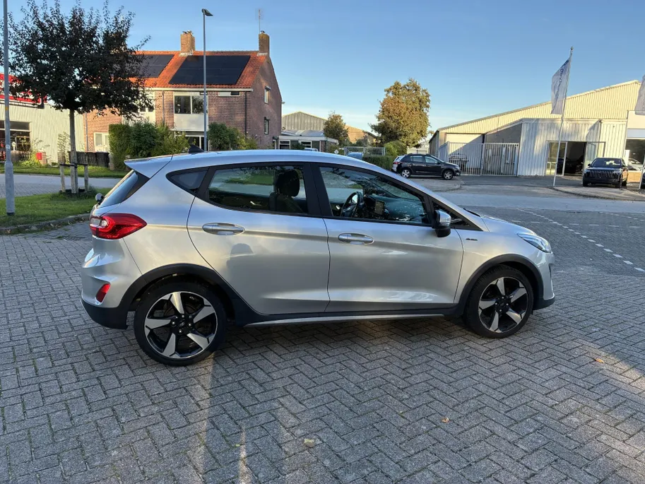 Ford Fiesta 1.0 EcoBoost Active ** VOORRUITVERWARMING ** PARKEERSENSOREN ACHTER **