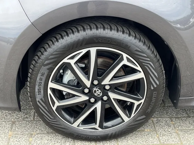 Toyota Yaris 1.5 Hyb. Dynamic Limited | Stoelverwarming | All Seasons
