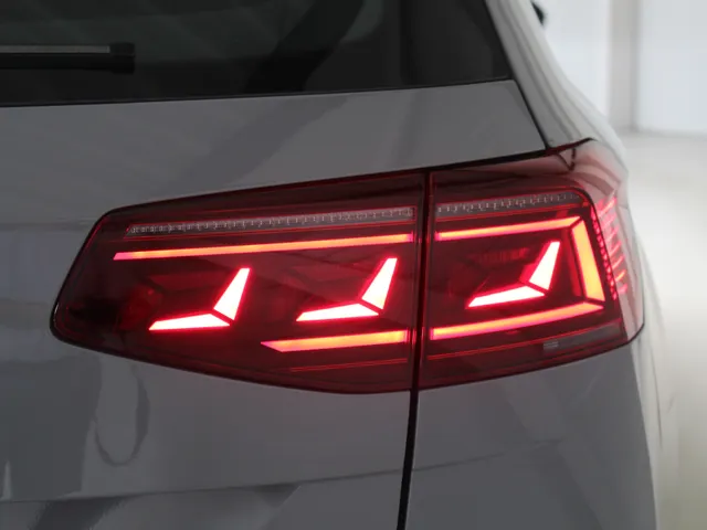 Volkswagen Passat Variant 1.5 TSI Business Navigatie | IQ-Light | 360 Camera | Lichtmetalen Velgen