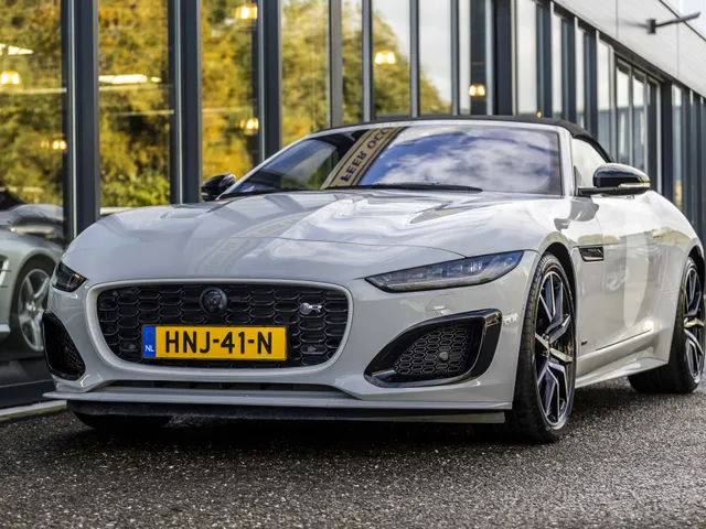 Jaguar F-TYPE P575 AWD R 75