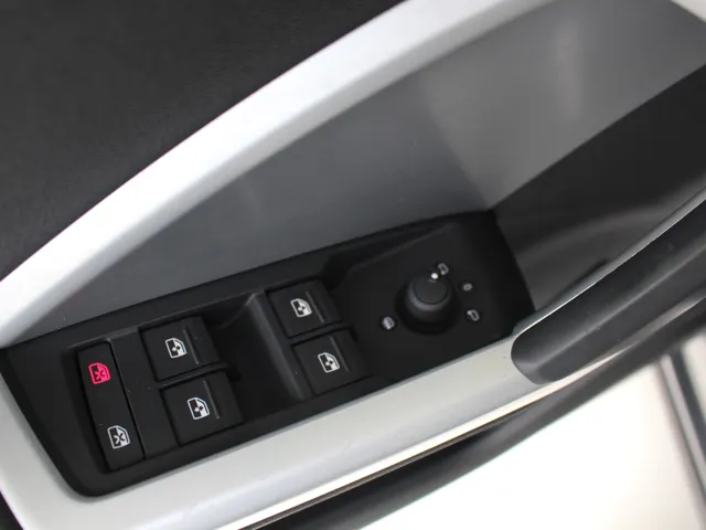 Audi Q3 35 TFSI Business Edition Android auto /  Apple Carplay | Climate Control | Cruise Control | Stoelverwarming