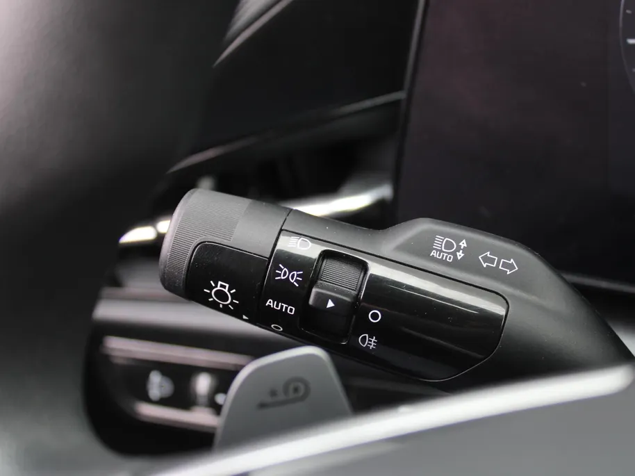 Kia Niro EV Light Edition 64.8 kWh | Airco | Cruise | Navi | Camera | PDC | 17' LM | All season banden | 17% bijtelling |