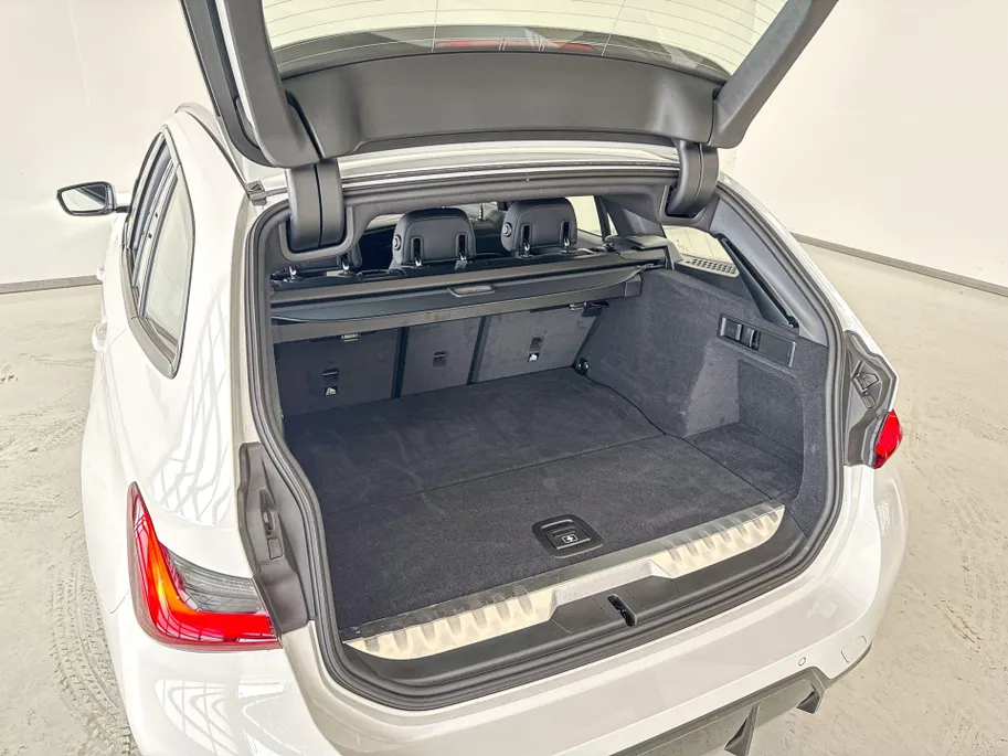BMW 3 Serie Touring 330e Comfort Pack M Sport Edition M Sportpakket