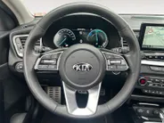 Kia XCeed 1.6 GDi PHEV ExecutiveLine | Trekhaak Afneembaar + 13-Polige Stekker | Apple Carplay / Android Auto | Navigatiesysteem | Stoelverwarming + Stoelkoeling | Stuurverwarming | Elektrisch Verstelbare Voorstoelen | Bestuurdersstoel Met geheugen | Elektrisch bed