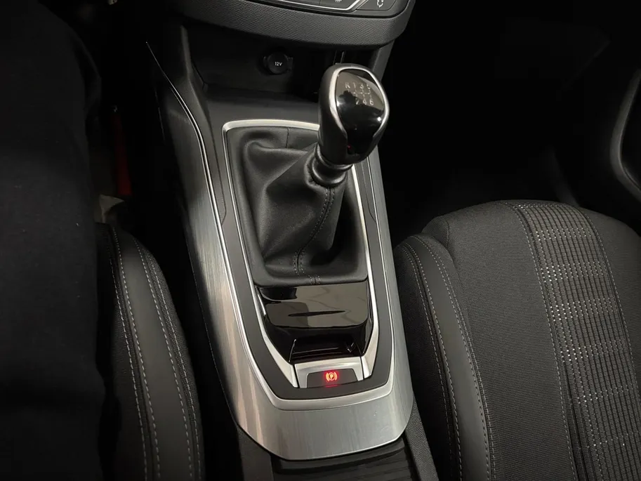 Peugeot 308 1.2 PureTech Allure APPLE CARPLAY ANDROID AUTO CAMERA PARKEERSENSOREN 5 DEURS LM VELGEN PAS 17000KM VOLLEDIGE DEALER ONDERHOUDEN ALLES AANTOONBAAR