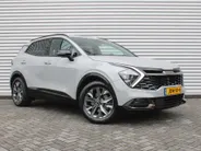 Kia Sportage 1.6 T-GDi Hybrid Dark Edition | Stuur-/stoelverwarming v+a | Camera | Elek. stoelverstelling | 18' LM | Cruise adapt. | Navi | Clima | Half leer/suède |