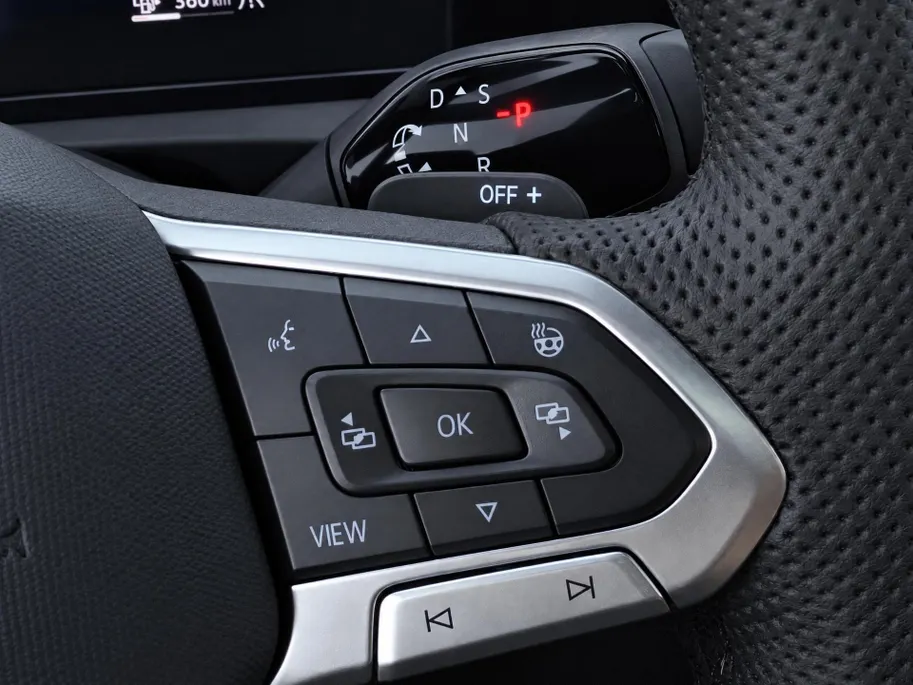 Volkswagen Tiguan 1.5eHybrid 200kW/272PK R-Line · Panoramadak · Trekhaak · 360°Camera + Parkeersensoren · Garantie t/m 20-07-2030 of 100000km.