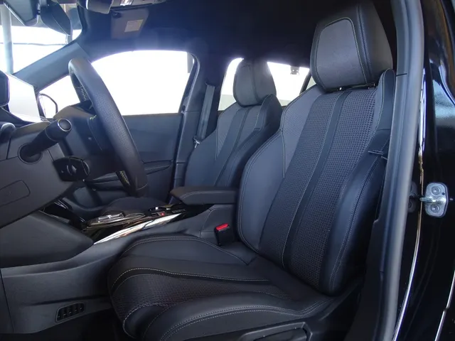Peugeot e-2008 EV GT 50 kWh