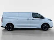 Ford E-Transit Custom 340 L2H1 Trend 71 kWh | Nieuw te Bestellen | 0,99% Financiering | 370km WLTP Rijbereik | All Weather Banden | Achteruitrijcamera| Parkeersensoren voor & achter | Cruise Control | Apple Carplay & Android Auto