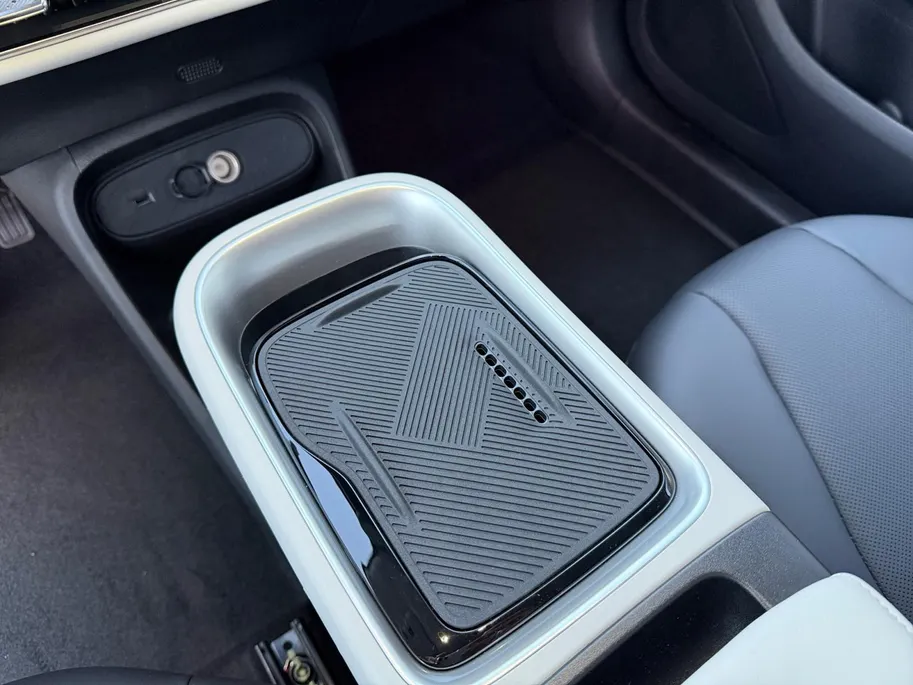 Dongfeng Box Premium Edition 42 kWh | Demo | BlackSilver | Zeer Compleet | 310KM Range | 360 graden camera | Stoelverwarming,koeling en memory |