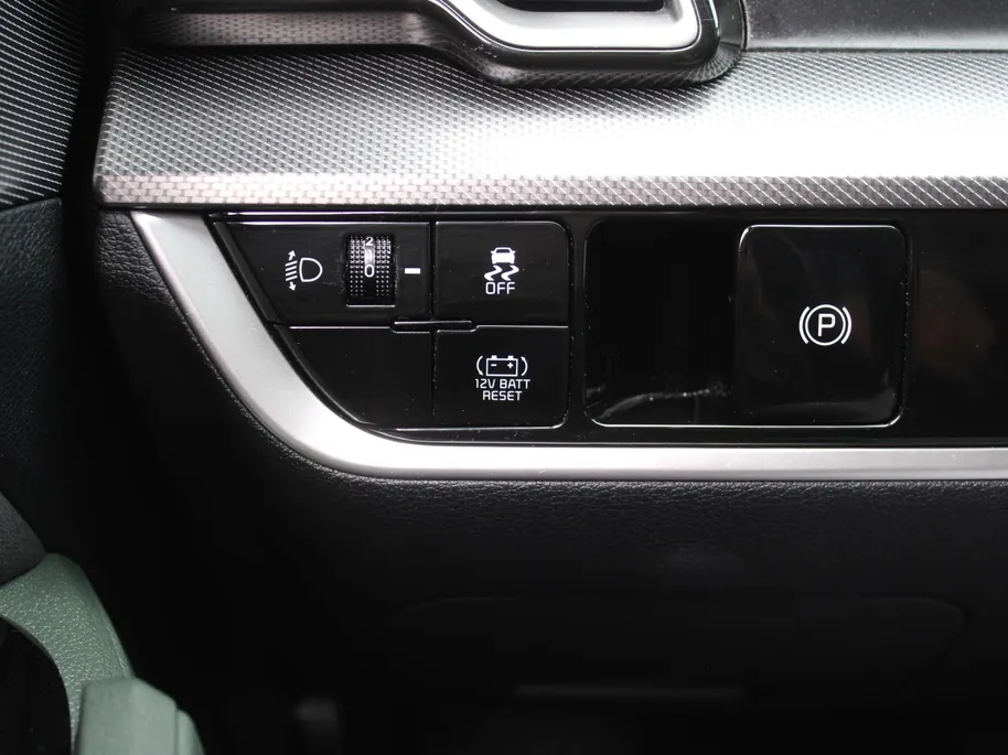 Kia Sportage 1.6 T-GDi Hybrid Dark Edition | Stuur-/stoelverwarming v+a | Camera | Elek. stoelverstelling | 18' LM | Cruise adapt. | Navi | Clima | Half leer/suède |