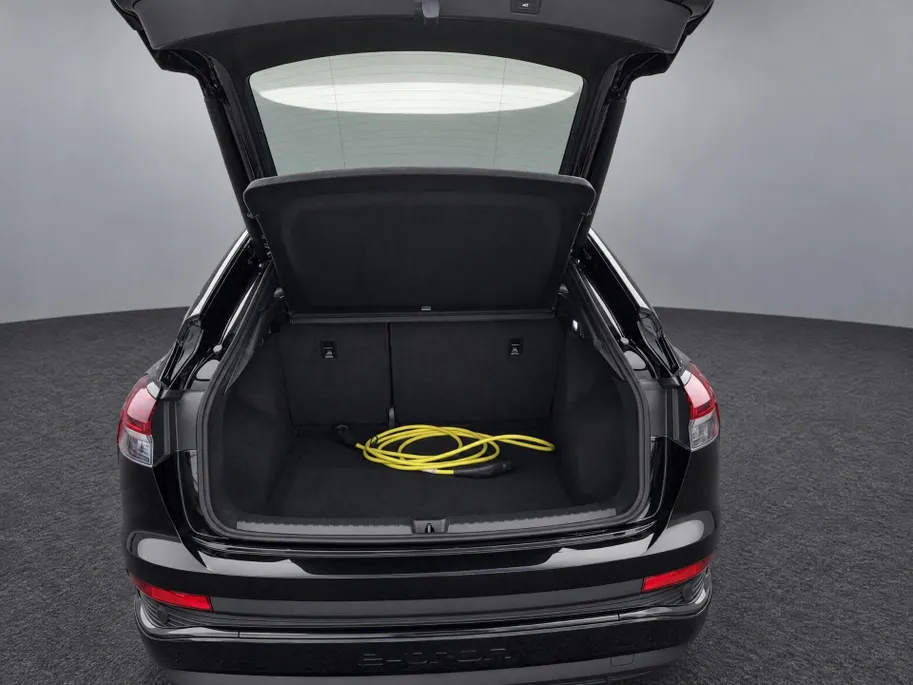 Audi Q4 Sportback e-tron 45 quattro 82 kWh / 285pk S Edition · SONOS · Trekhaak  · Camera  · Elektrische stoelverstelling · Stoelverwarming · Apple/Android Car Play · 20'' ·