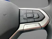 Volkswagen T-Roc 1.0 TSI 81KW/110PK Life Navigatie · Apple/Android Car Play · Camera + Parkeersensoren ·