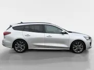 Ford Focus Wagon 1.0 EcoBoost Hybrid ST Line X | 155 pk | Automaat | Adapt. cruise control | BLIS | Pano dak | Parkeersensoren voor en achter | Achteruitrijcamera | 17' lichtmetalen velgen | Privacy glas | Fabrieksgarantie |