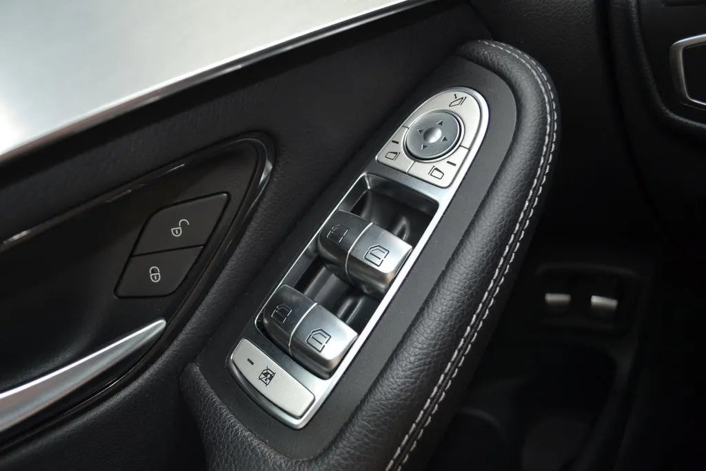 Mercedes-Benz GLC 300E AMG LINE 4MATIC|BURMESTER|NAVI|TREKHAAK