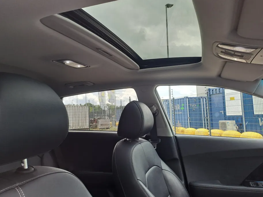 Kia Niro 1.6 GDi Hybrid DynamicPlusLine |  Schuif-kanteldak | Stuur en voorstoelen Verwarmd | Leer | Automaat | Camera  | Navi