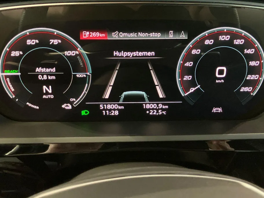 Audi e-tron 55 quattro S Line 300kW/408PK 95 kWh · Panoramadak · Camera + Parkeersensoren · Drive select