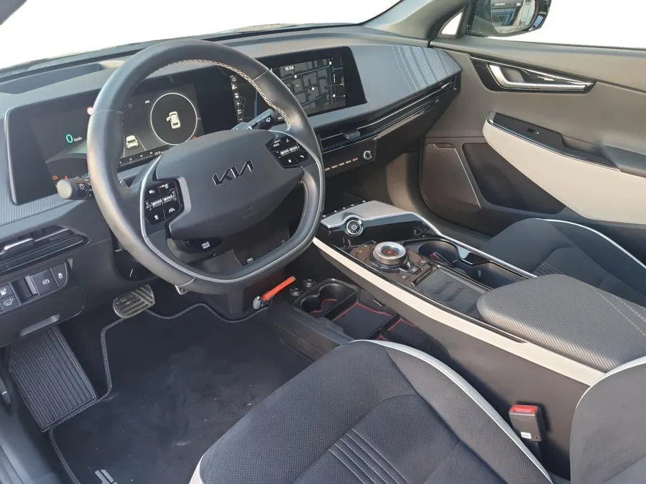 Kia EV6 GT-Line AWD 77.4 kWh | Schuifdak | Rondom Camera | Stoel verwarming en ventilatie | Elektrisch bedienbare voorstoelen | Meridian audio
