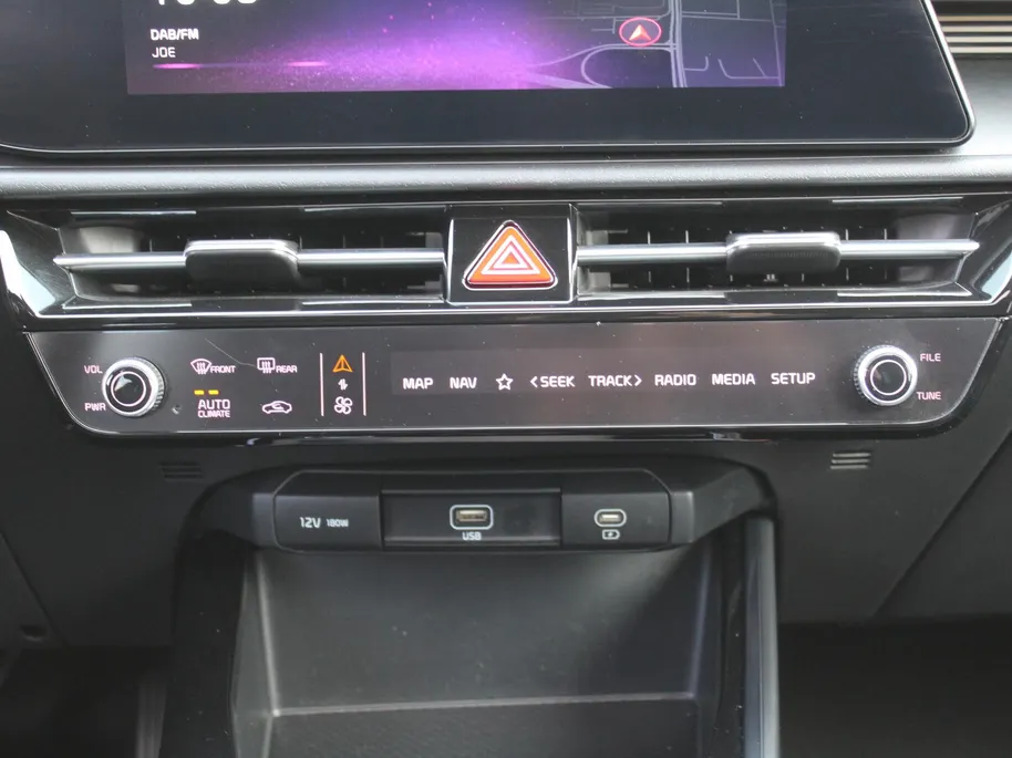 Kia Niro 1.6 GDi Hybrid DynamicPlusLine | Schuif-/kanteldak | Stuur-/stoelverwarming | Cruise adapt. | Camera | Clima | 16' LM |