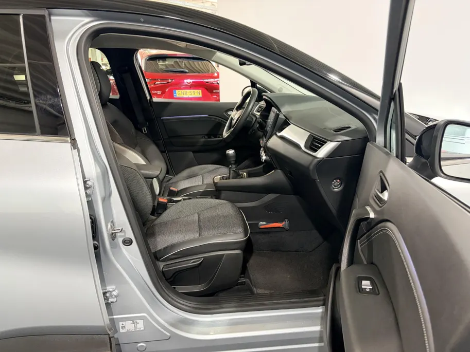 Renault Captur 90PK TCe Techno | 1e eigenaar | Schuif-Kantel Dak | Camera | Navigatie | Apple Carplay/Android Auto | Parkeersensoren | Trekhaak | Climate Control | Lichtmetalen Velgen | Full LED |