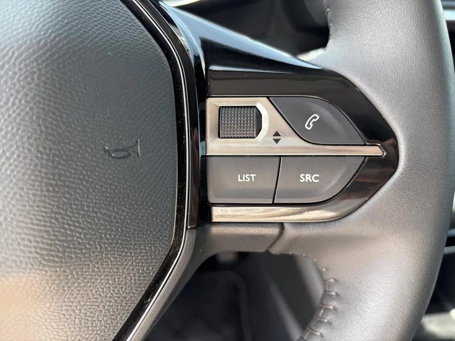 Peugeot e-2008 EV Allure Pack 50 kWh | Stoelverwarming | Cruise | Camera