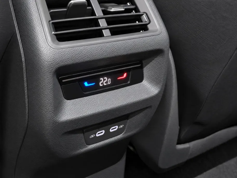 Volkswagen Tiguan 1.5 eTSI 130pk DSG Life Edition · 360 Camera · Inklap. Trekhaak · Stuur- & Stoelverwarming · Dodehoeksensoren · Apple/Android Car Play · Garantie t/m 17-11-2027