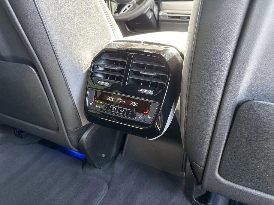 BMW iX xDrive45 101 kWh
