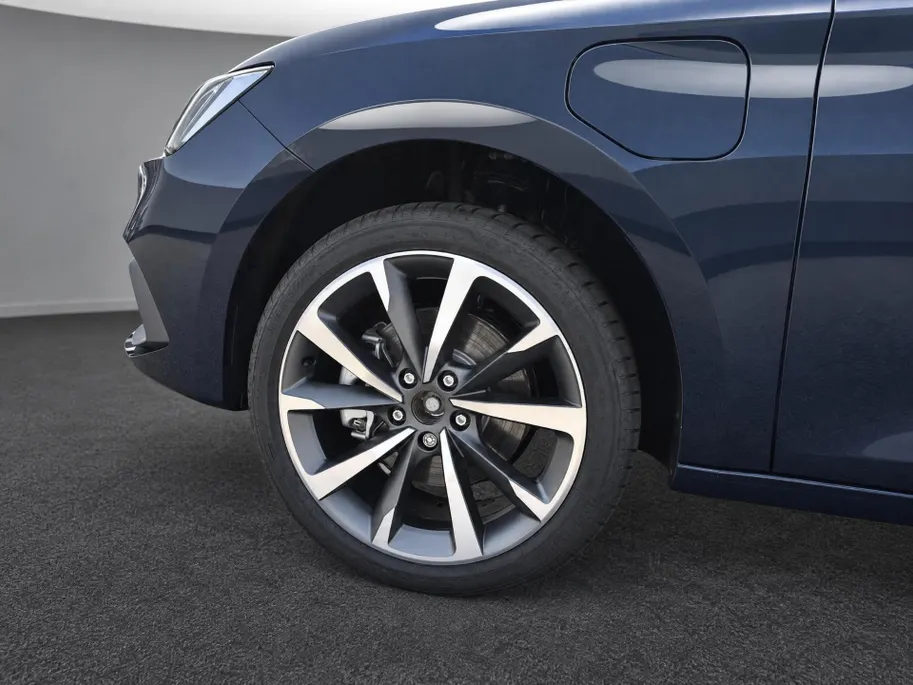 SEAT Leon FR Business 1.5 TSI eHybrid 150 kW / 204 PK Hb | Safe & Driving Pack | Metallic Lak | 18'' Lichtmetalen Velgen | Herwaardering!!