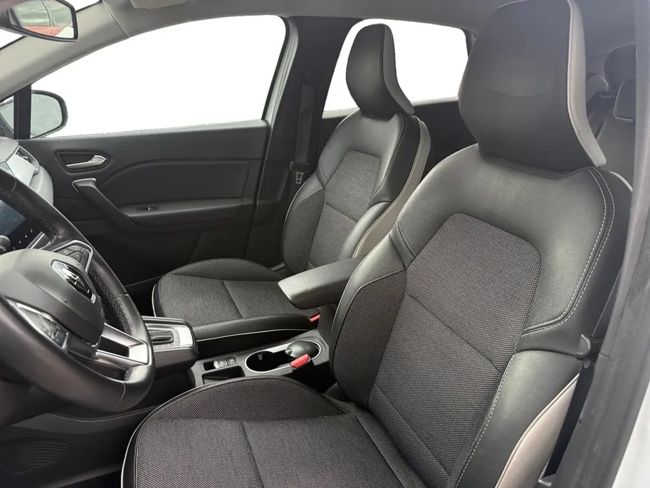 Renault Captur 1.6 E-Tech Hybrid 145 Intens AIRCO APPLE CARPLAY/ANDROID AUTO CRUISE CONTROL ACHTERUIT RIJ CAMERA PARKEERSENSOREN VOOR/ACHTER LM VELGEN ZEER MOOIE AUTO
