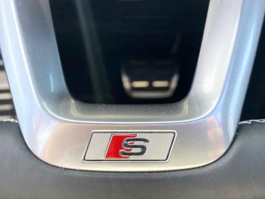 Audi A3 Sportback 35 TFSi mild-Hybrid S-Tronic aut. S Edition S Line Sportstoelen | Pano dak | SONOS Sound | Camera | Stoelverwarming | CarPlay | Cruise Control adapt. | Etc.