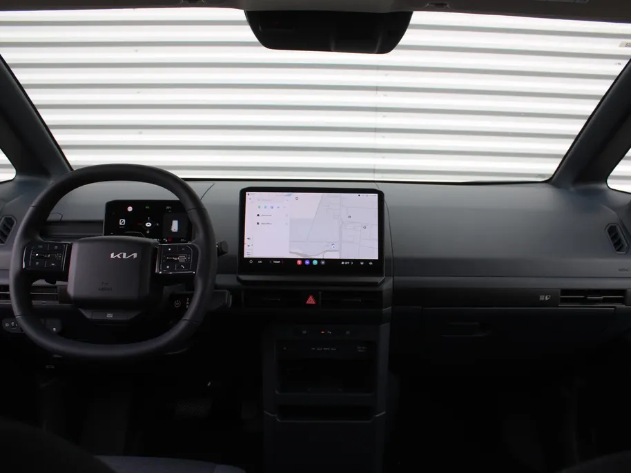 Kia PV5 L2H1 Elite DC 71.2 kWh | Luxe dubbele cabine | Zijwandbekleding | Vloerplaat | Privacy glass | Tot € 2.500 (inruil)voordeel bij aanschaf of 2,99% financiering |