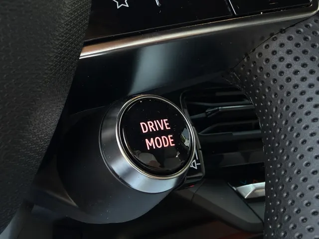 Nissan Micra 52 kWh Evolve NIEUW | 416km WLTP | Navigatie | H&K audio | App Connect | Pro Pilot | Keyless