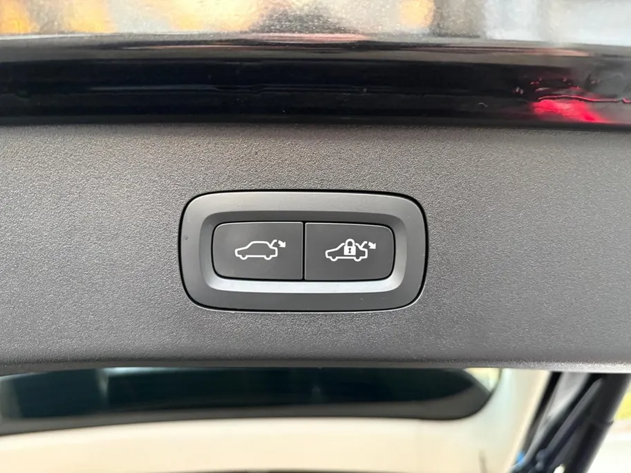Lynk & Co 01 1.5 | Adaptieve Cruise Control | Stoelverwarming | Schuif/Kantel Dak |  | Elek. Achterklep | Lichtmetalen Velgen |