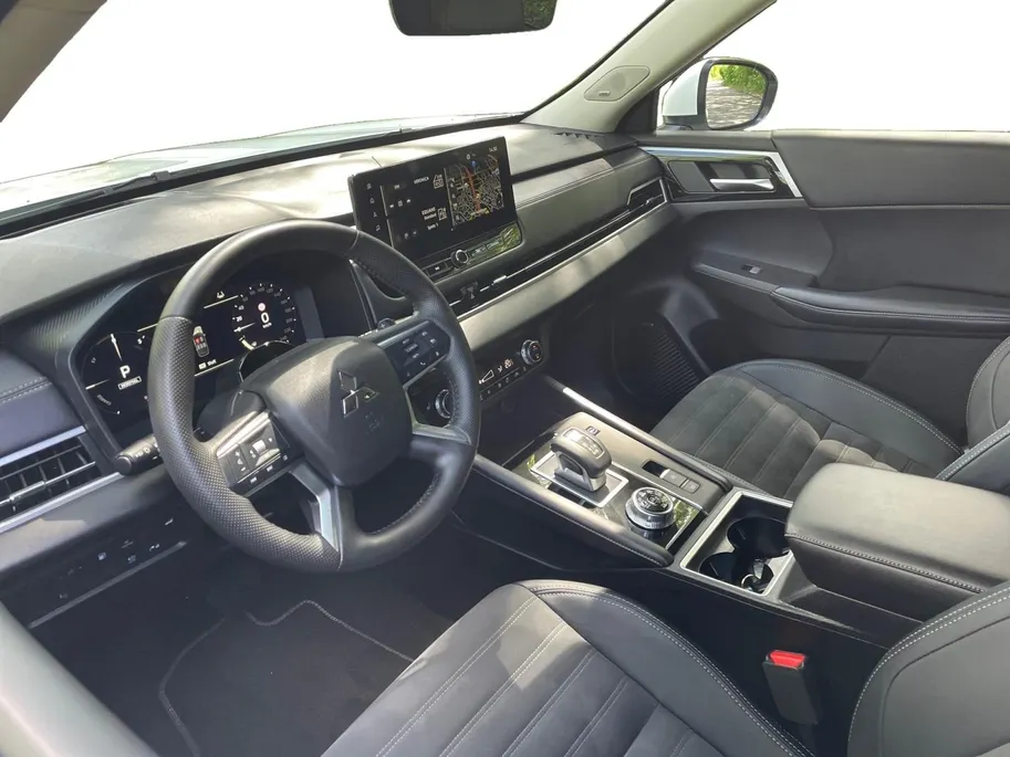 Mitsubishi Outlander 2.4 PHEV First Edition | NAVI | 4X4 | YAMAHA GELUID | LEER/ALCANTARA | DUAL CLIMATE |