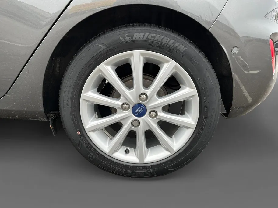 Ford Fiesta 1.0 EcoBoost Titanium Automaat | NL auto | Dealer onderhouden | Trekhaak | Winter Pack | Parkeersensoren voor en achter | Achteruitrijcamera | Cruise control | Apple carplay & Android auto | 16' lichtmetalen velgen | Bovag garantie |