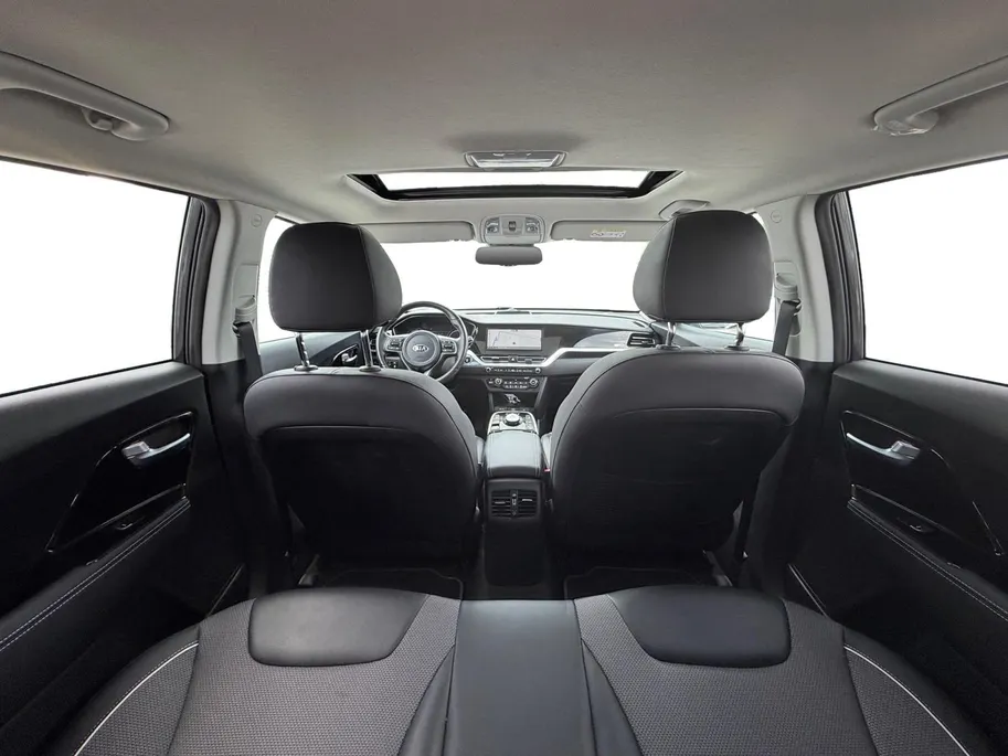 Kia e-Niro DynamicPlusLine 64 kWh | *1E EIGENAAR | FABRIEKSGARANTIE | SCHUIF- KANTELDAK | APPLE CARPLAY/ ANDROID AUTO | NAVI | CAMERA | STUUR/ STOELVERWARMING | STOF/ LEDER | ETC…
