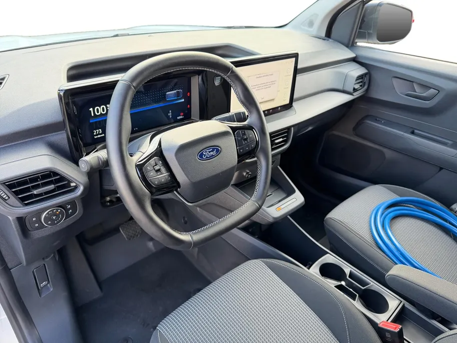 Ford E-Transit Courier Trend 44 kWh | NL auto | Navigatie | Apple carplay & android auto | Adapt. cruise control | BLIS | Parkeersensor achter | Achteruitrijcamera | Trekhaak |