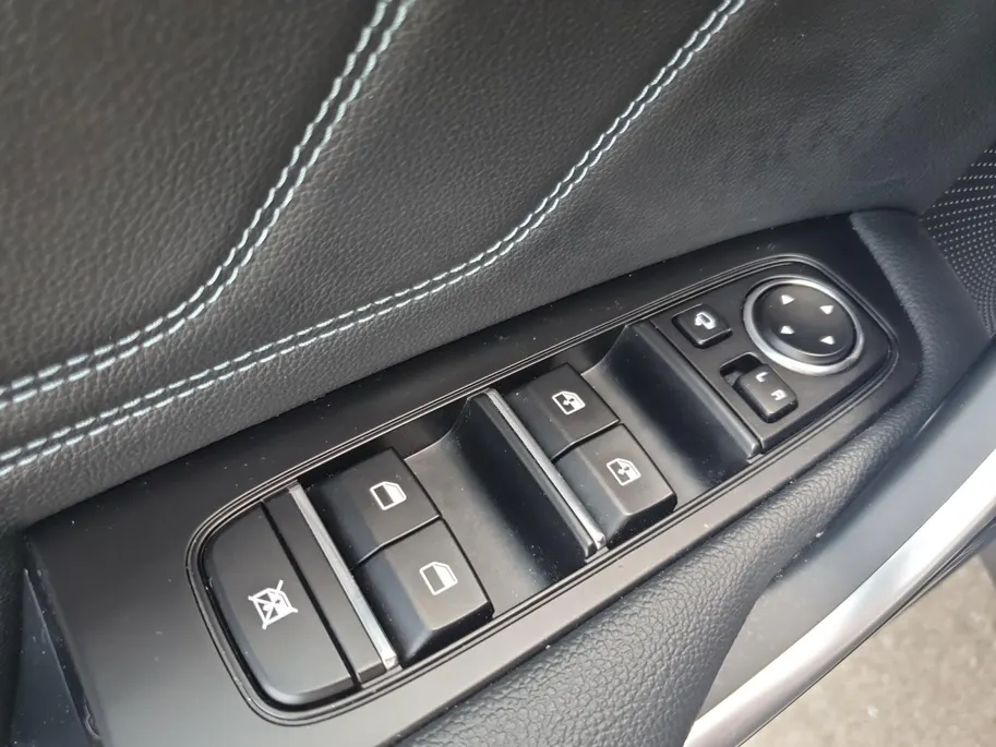 Kia Ceed 1.0T Design Edition | Stoel en stuurverwarming | Dodehoek detectie | Navigatie | Camera | Apple carplay / Android Auto | JBL sound system |