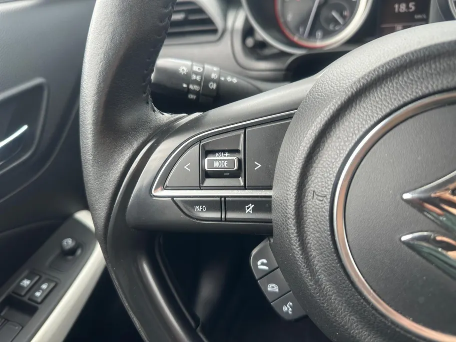 Suzuki Swift 1.2 Select Smart Hybrid | SPORT UITLAAT | SIDE SKIRTS | SPOILER | 17' VELG |