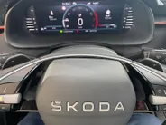 Škoda Kamiq 1.5 TSI Sport Business 150PK AUTOMAAT |Stoelverwarming| Climate control| Cruise Control| Parkeersensoren v+a| Achteruitrijcamera| Sportstoelen| Digitaal dashboard| Super strakke auto!