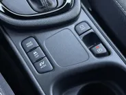 Toyota Yaris 1.5 Hybrid Dynamic | NIEUWE AUTO! | ACC | Lichtmetalen Velgen | LED | Camera | Navi | Climate Control | Apple Carplay | Android Auto |