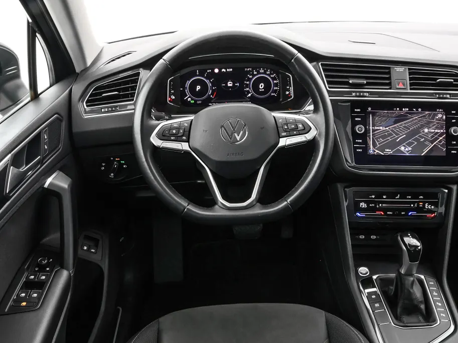 Volkswagen Tiguan 1.4 TSI 245pk eHybrid Elegance · Panoramadak · Camera · P-Sensoren · Dodehoek Detectie · 19'' Inch ·