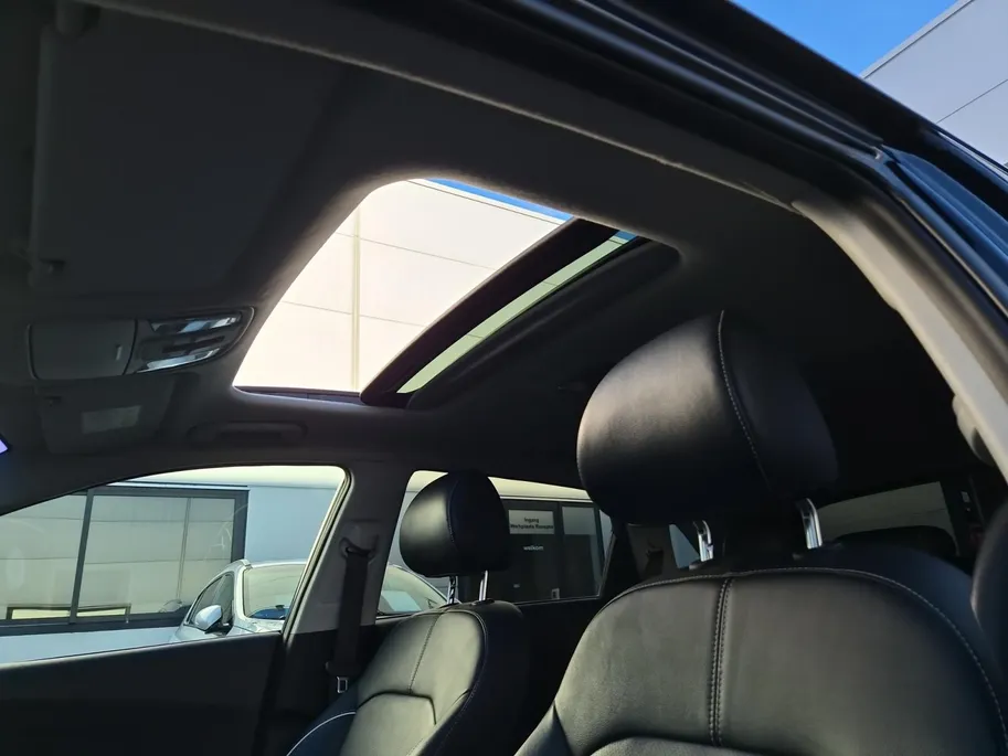 Kia e-Niro DynamicPlusLine 64 kWh | SOH 99,5 % | 3 Fase laden | 1e Eigenaar | Dealer onderhouden | Stoelverwarming | Schuif-/kanteldak | Fabrieksgarantie t/m 24-08-2029 + 3x 1 jaar |  NAP |
