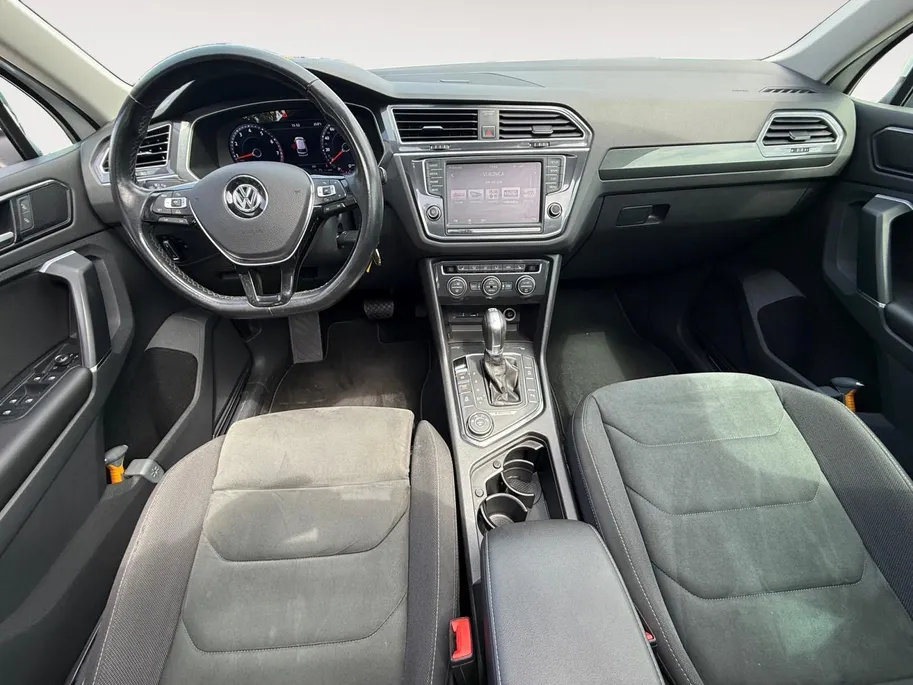 Volkswagen Tiguan 2.0 TSI 4Motion Highline | PAN. DAK | ELEKTR. TREKHAAK | STOELVERWARMING | NL-AUTO | DEALERONDERHOUDEN | ETC..